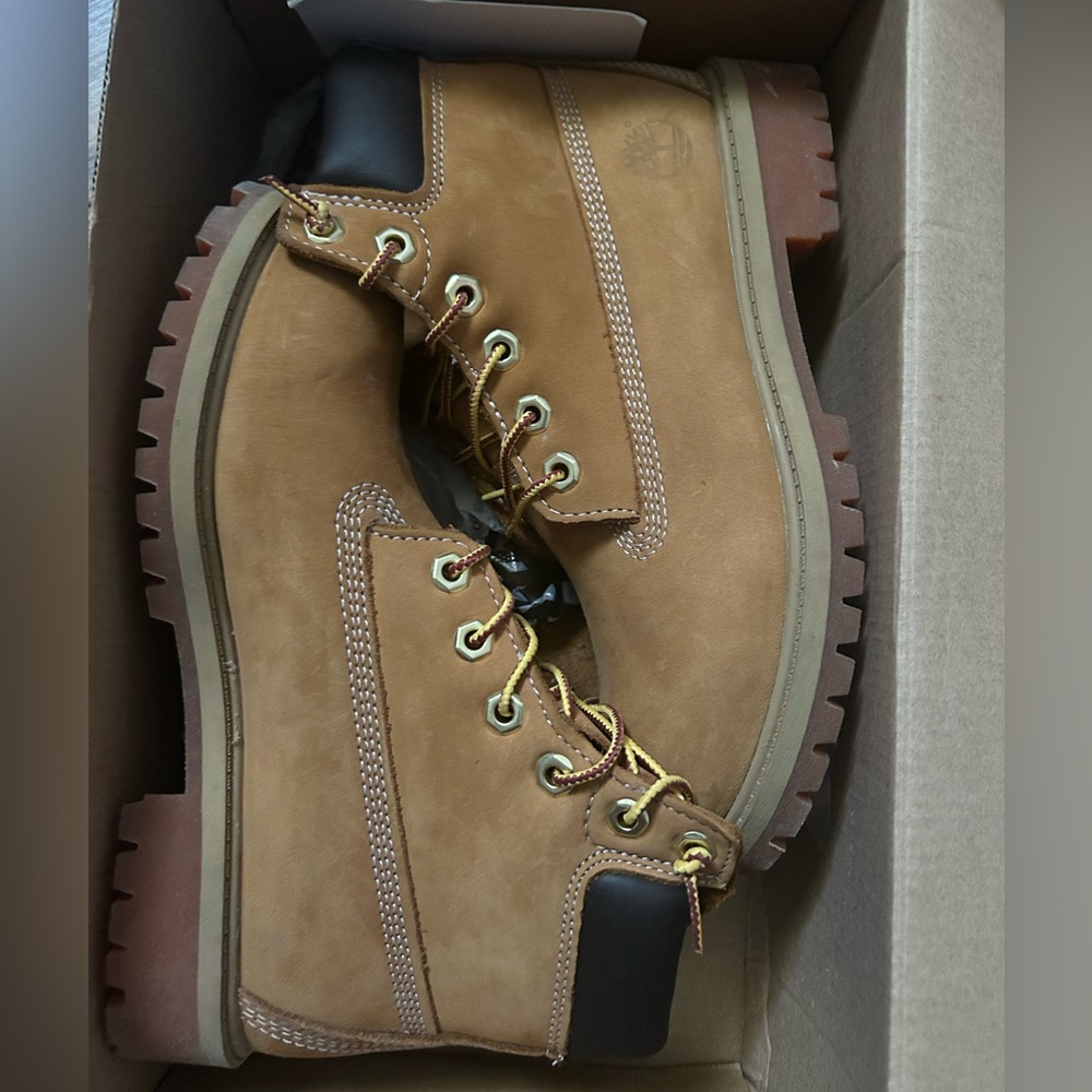 Gradeschool timberland boots size 4